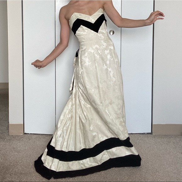 Jessica McClintock Dresses & Skirts - White & Black Victorian Gothic Dress